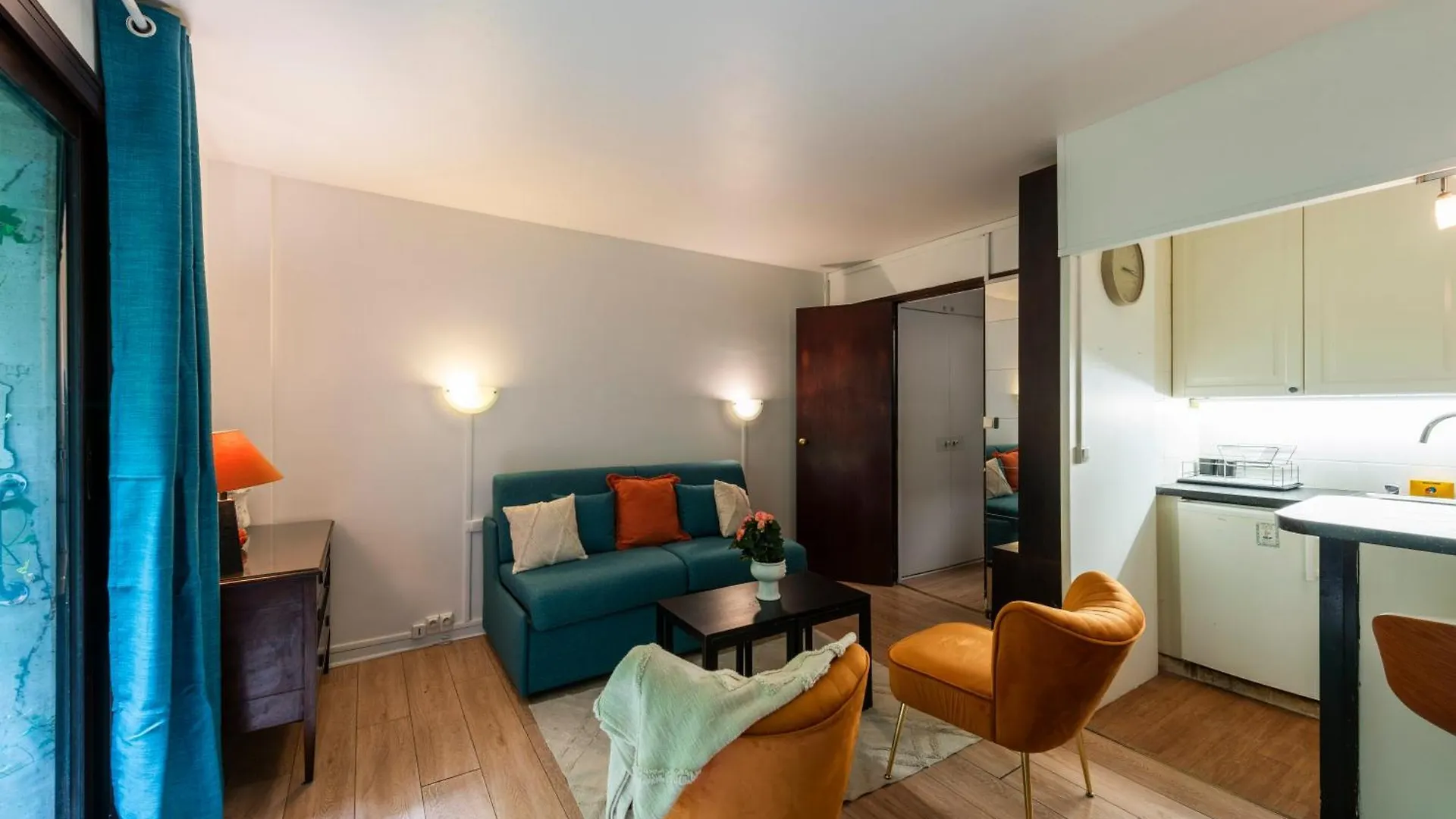 A Montmartre Avec Terrasse Apartament Paryż